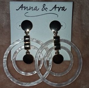 NWT Anna & Ava Earrings